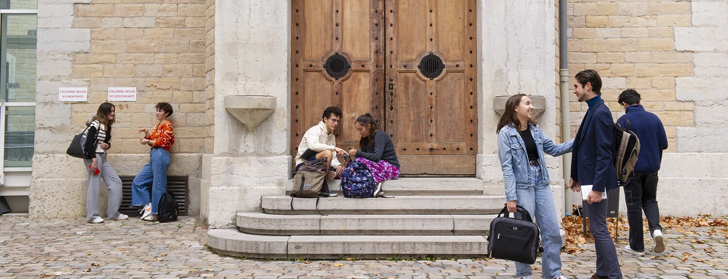 Etudiants-locaux-ucly